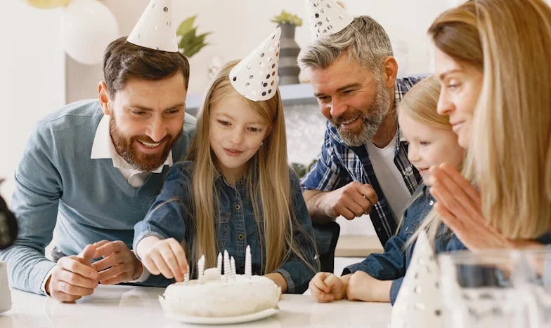 Un Appel Nocturne de ma Belle-Mère Nous Conduit, Mon Enfant et Moi, au Commissariat