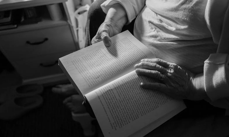 "Mon Voisin Prend Soin de Moi, Tandis Que Mes Propres Enfants Respirent Tranquillement et Restent à Distance"