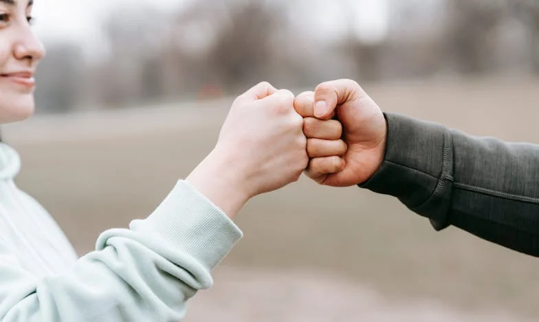 "Non, je ne donne pas un centime à ma mère. C'est son problème à résoudre. Et non, je n'ai pas honte" : Louis partage avec ses amis