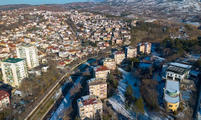 "Ma Belle-Fille a Monté Mon Fils Contre Moi à Cause d'un Échange de Maisons"