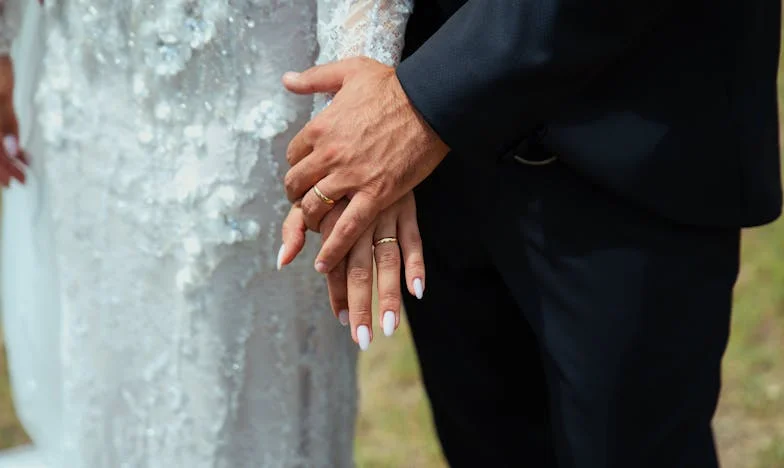 "Quand les Liens Familiaux Sont Éprouvés par l'Argent : Ma Réticence à Aider Ma Sœur"