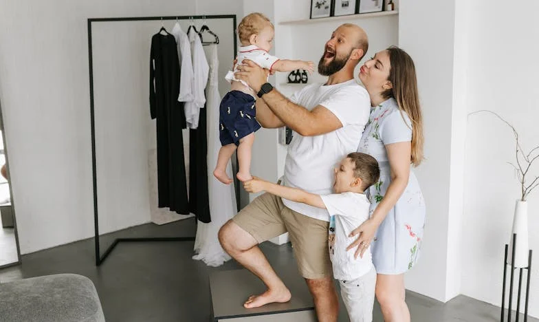 "Maman a dit que mon père biologique est revenu" : Mais je crois que mon beau-père est mon vrai papa